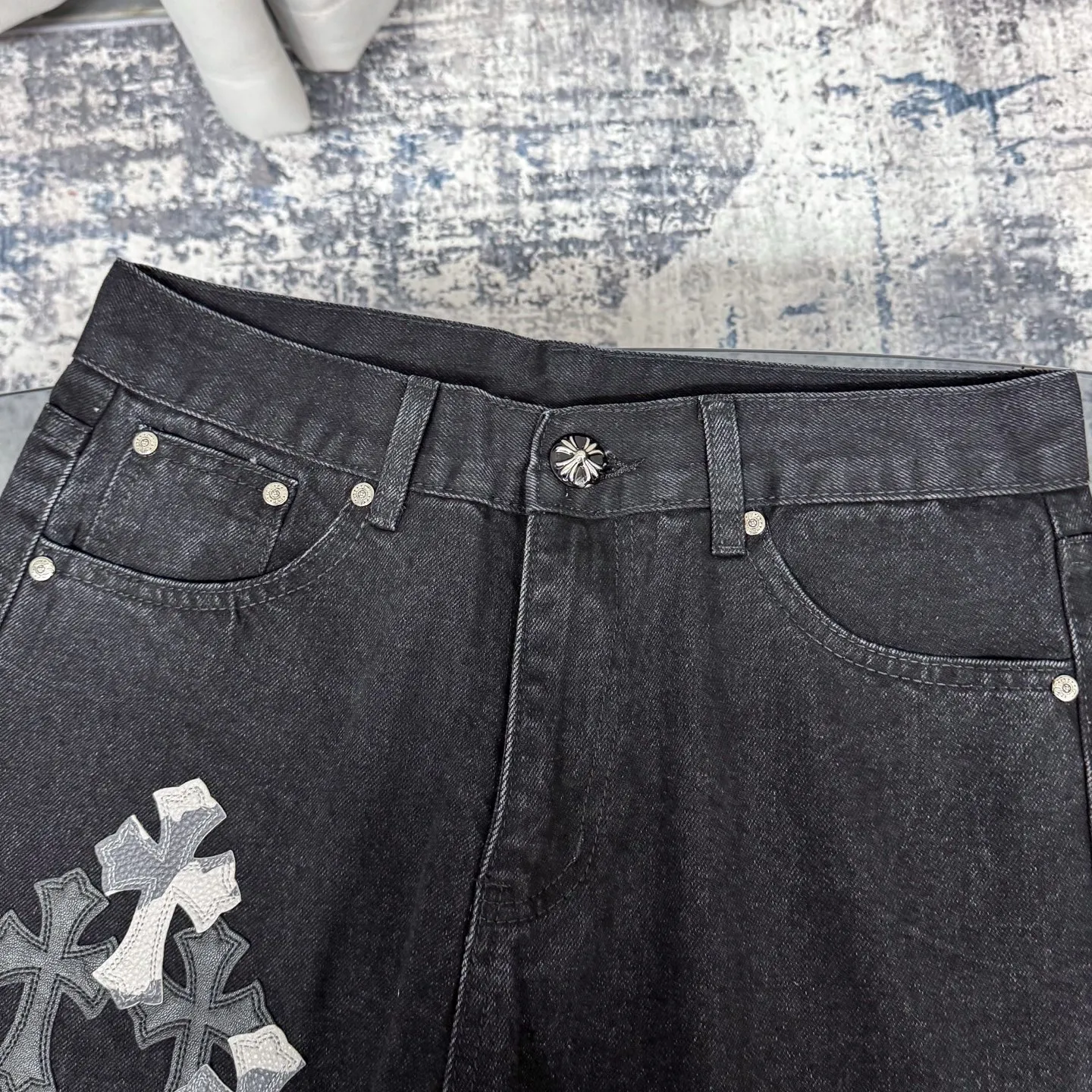 P260 Chrome Hearts Chrome Hearts Black Multi-leather Elements Full of Details Washed Jeans Authentically Restore the Ultimate Vintage Texture Three-Dimensional Fit Loose and Comfortable, Not Slimming Appearing Tall and Slim Made by a Manufacturer Original Quality Control Same Style for Men and Women Can Be Matched for Couples Versatile Recommendations Must-Have Jeans for All Seasons Fashionistas Have Been Disappointed From the Quality Selection of Fabrics, Cutting of Details, and Matching of Patterns, Everything Is Impeccable! The upper body is so handsome when worn...it can be easily worn by men, women and children! The craftsmanship is made of heavy-duty washed pure cotton denim fabric. After washing, it is soft and thick and looks very stylish when worn. Color: black Size: 28 30 32 34 36